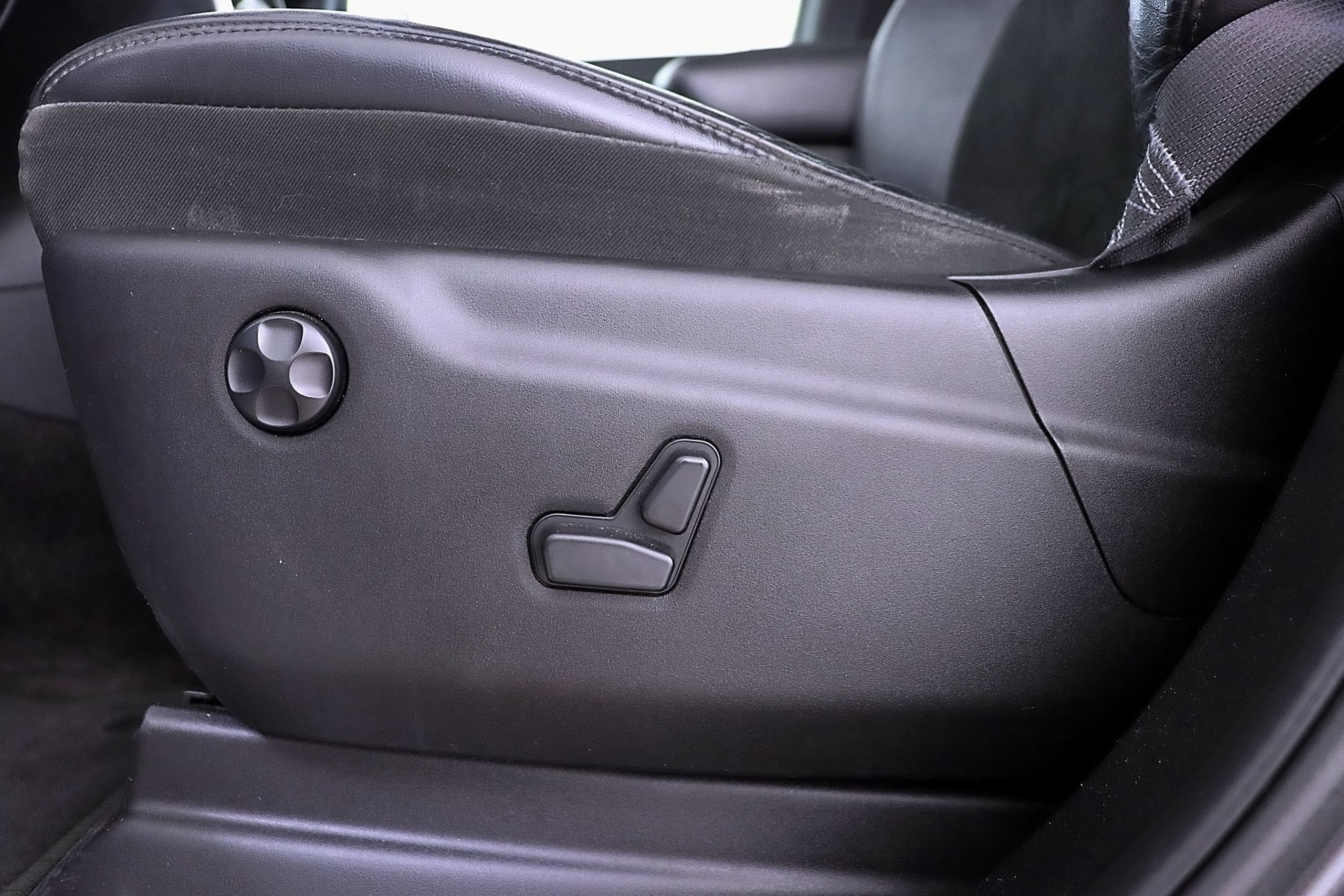 Used 2017 Jeep Grand Cherokee Altitude RWD image 23