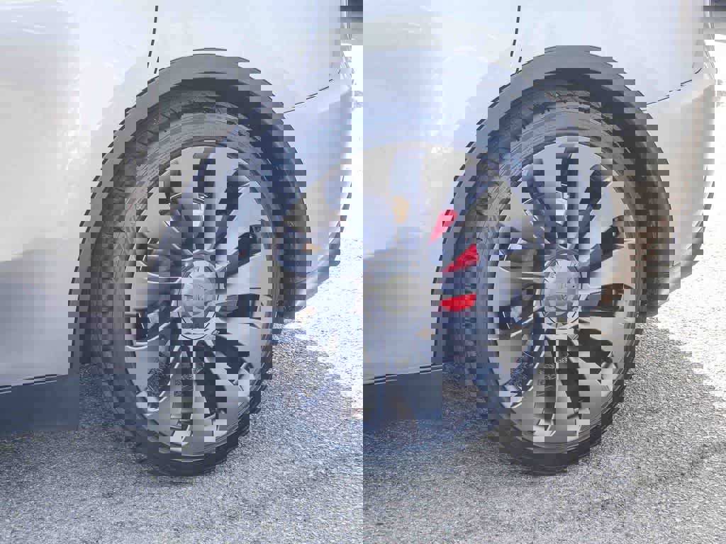 Used 2024 Tesla Model Y Performance image 10