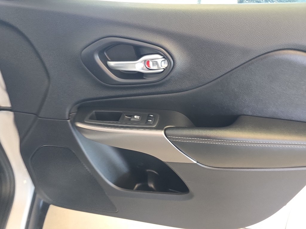 Used 2019 Jeep Cherokee Limited AWD/4WD image 22