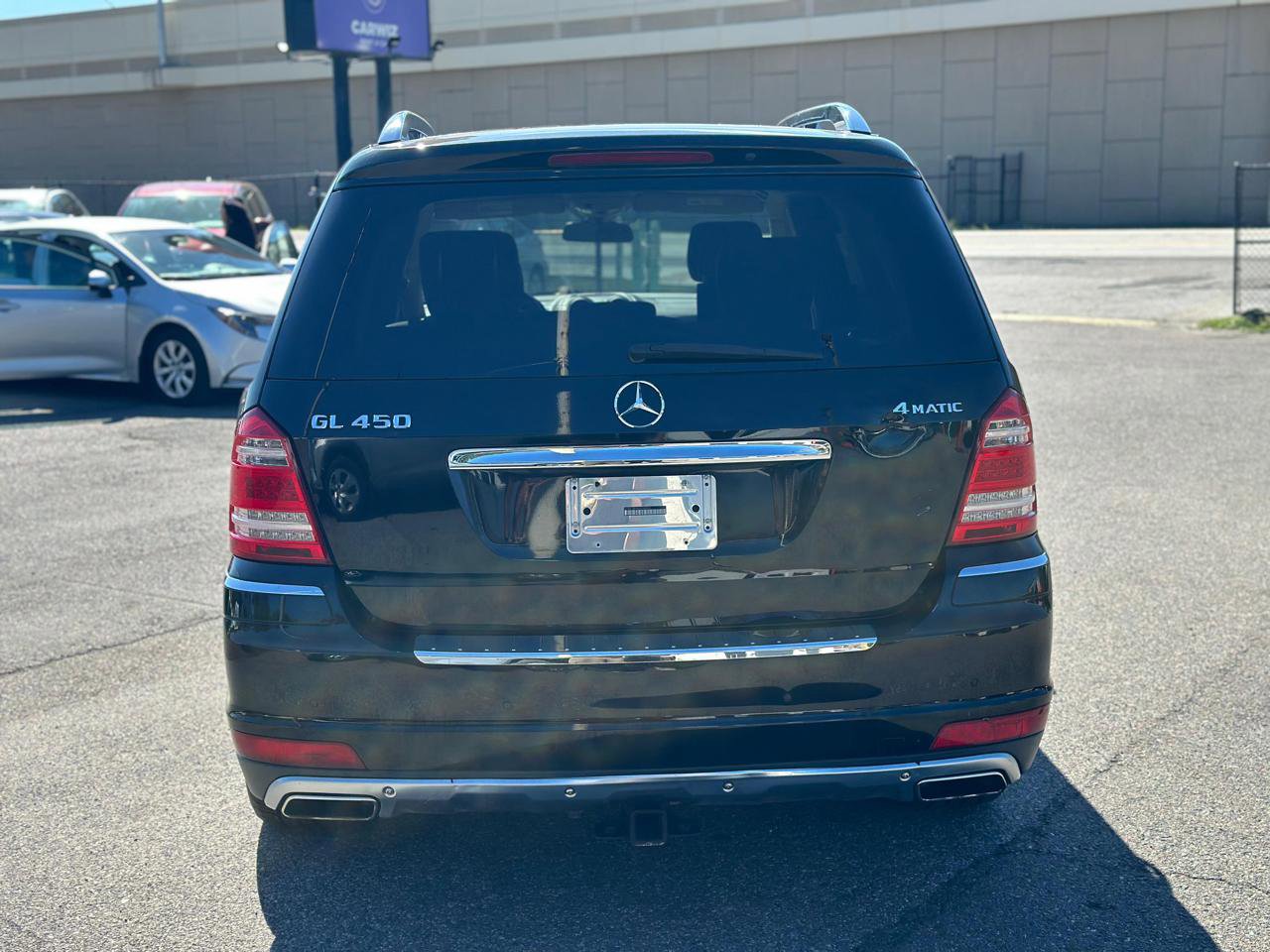 Used 2011 Mercedes-Benz GL 450 4MATIC image 4