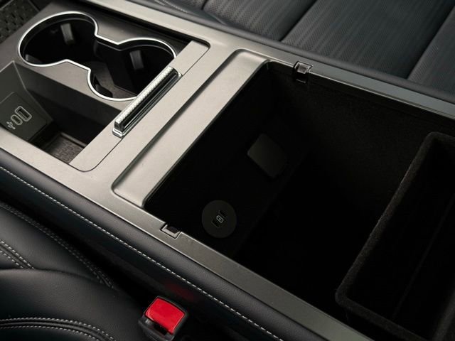 Used 2025 Lincoln Nautilus Reserve image 40