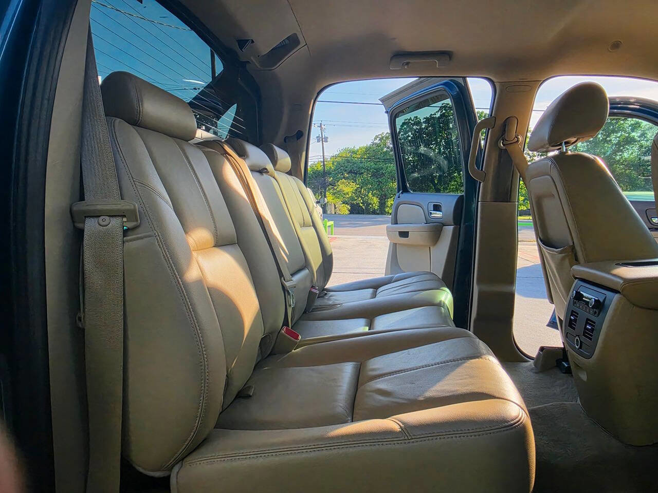 Used 2012 Chevrolet Avalanche LT w/ Texas Edition image 27