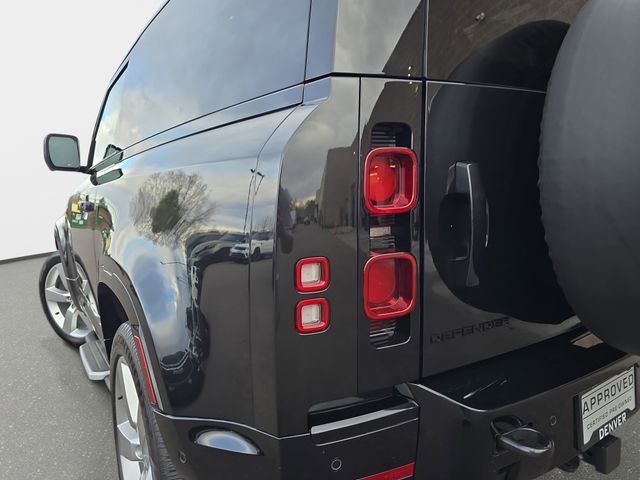 Used 2025 Land Rover Defender 90 X-Dynamic SE image 32