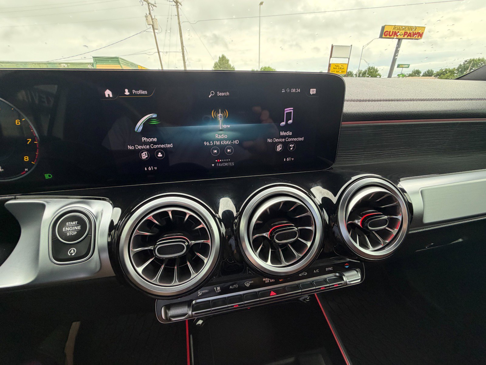 Used 2023 Mercedes-Benz GLB 250 4MATIC image 15
