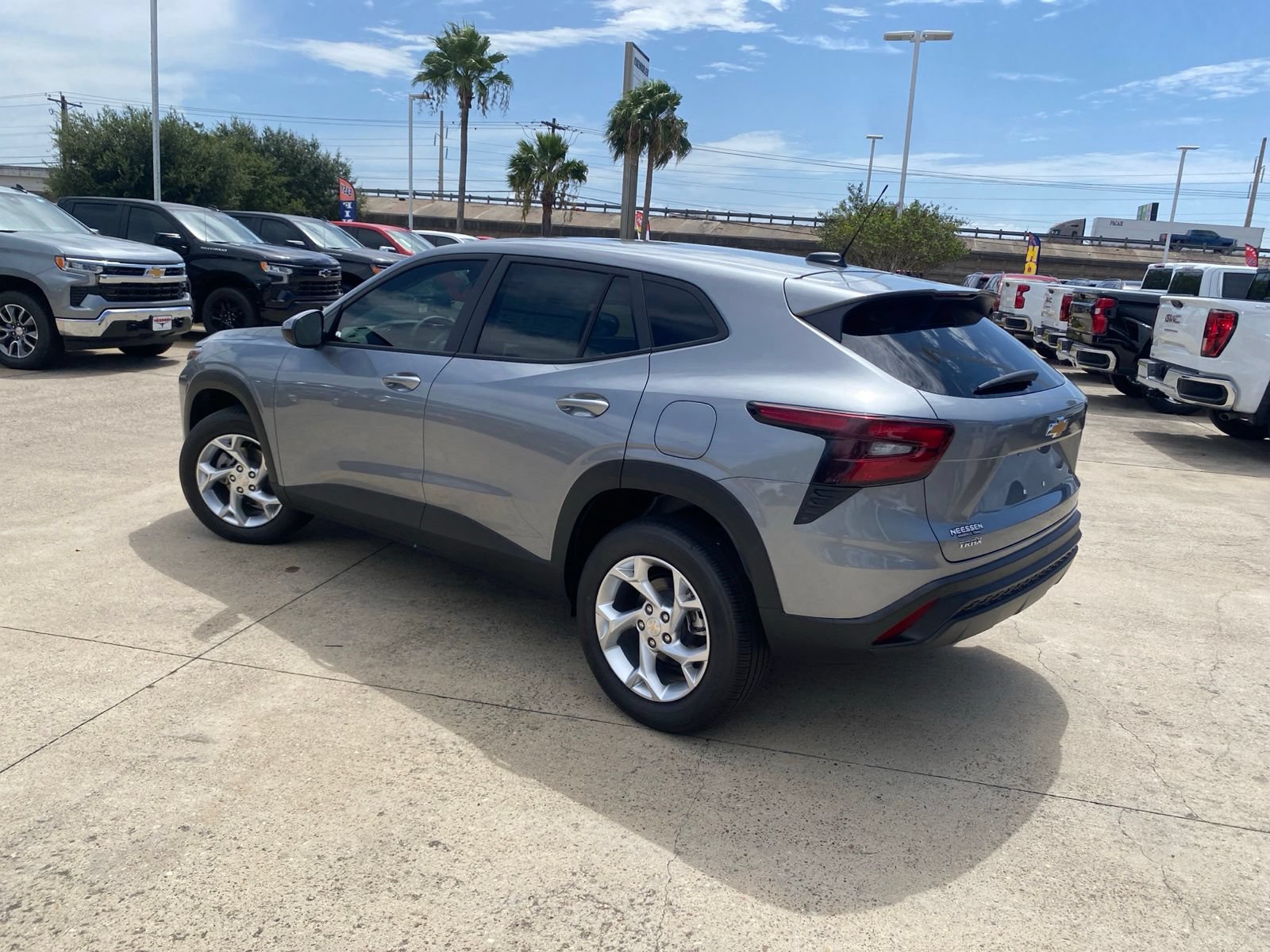 New 2026 Chevrolet Trax LS w/ LS Convenience Package FWD image 5