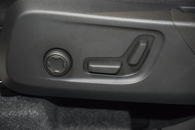 Used 2025 Volvo XC40 B5 Plus image 39