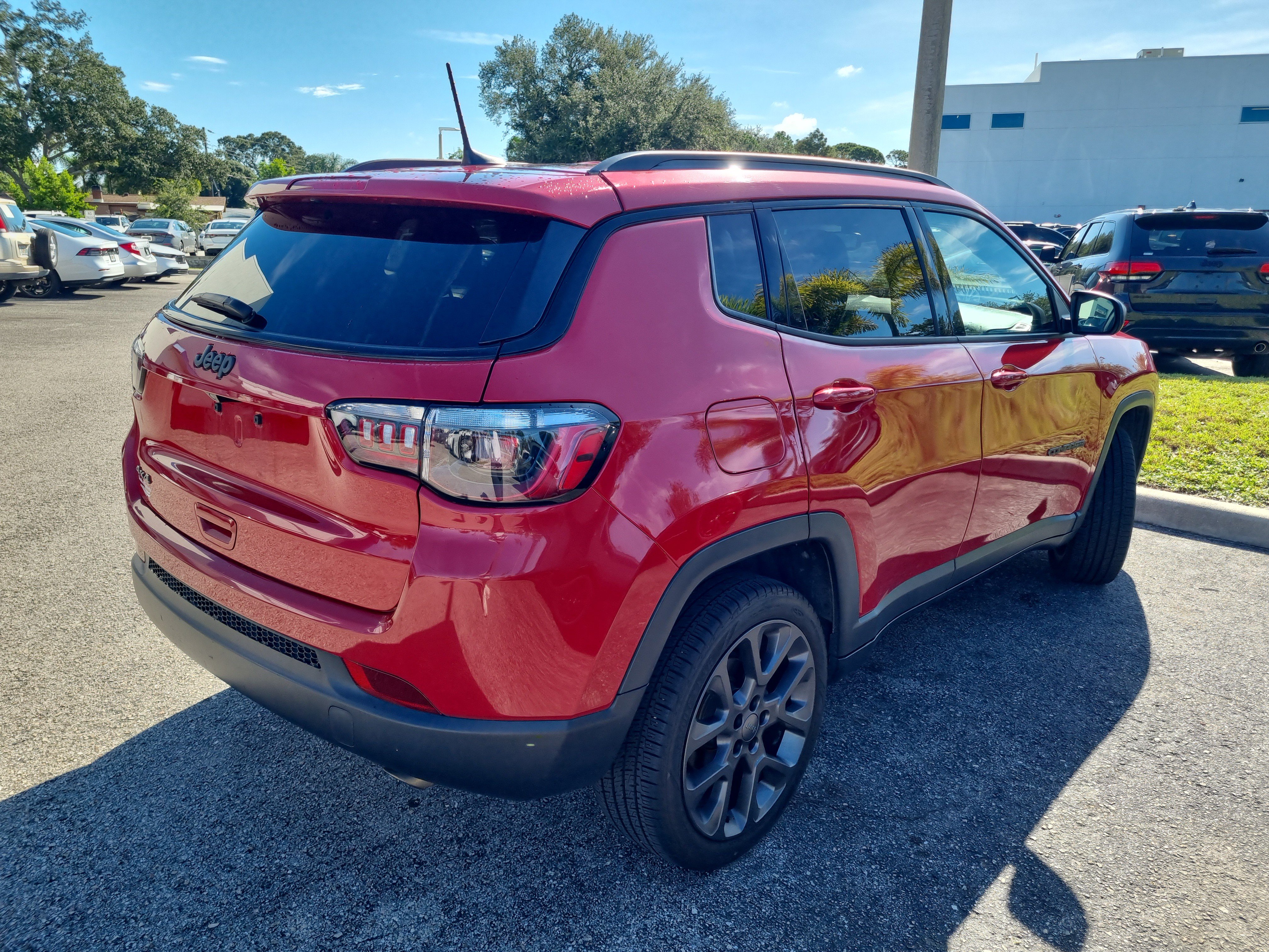 Used 2021 Jeep Compass Latitude AWD/4WD image 10