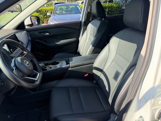 Used 2023 Nissan Rogue SV w/ SV Premium B Package FWD image 11