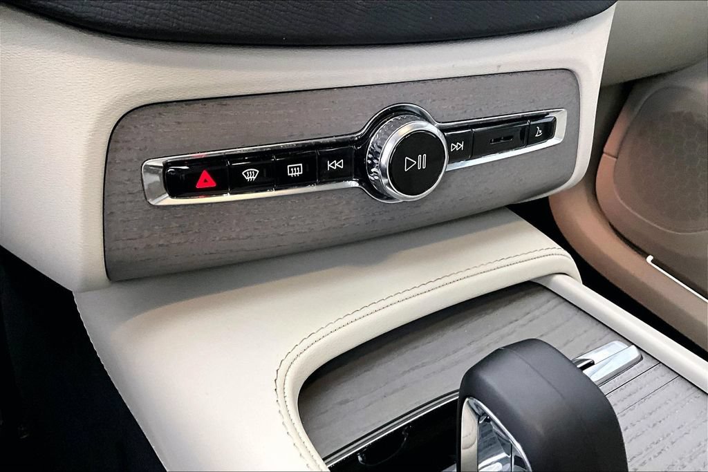 Certified 2025 Volvo XC90 B5 Plus w/ Protection Package Premier AWD/4WD image 31