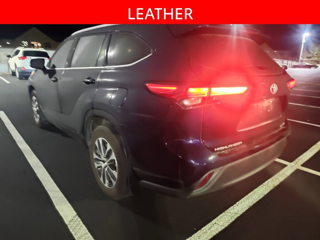 Used 2021 Toyota Highlander XLE AWD/4WD image 4