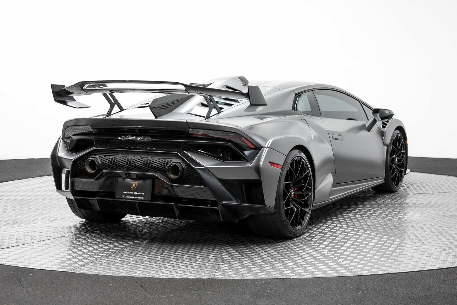 Used 2022 Lamborghini Huracan STO RWD image 19
