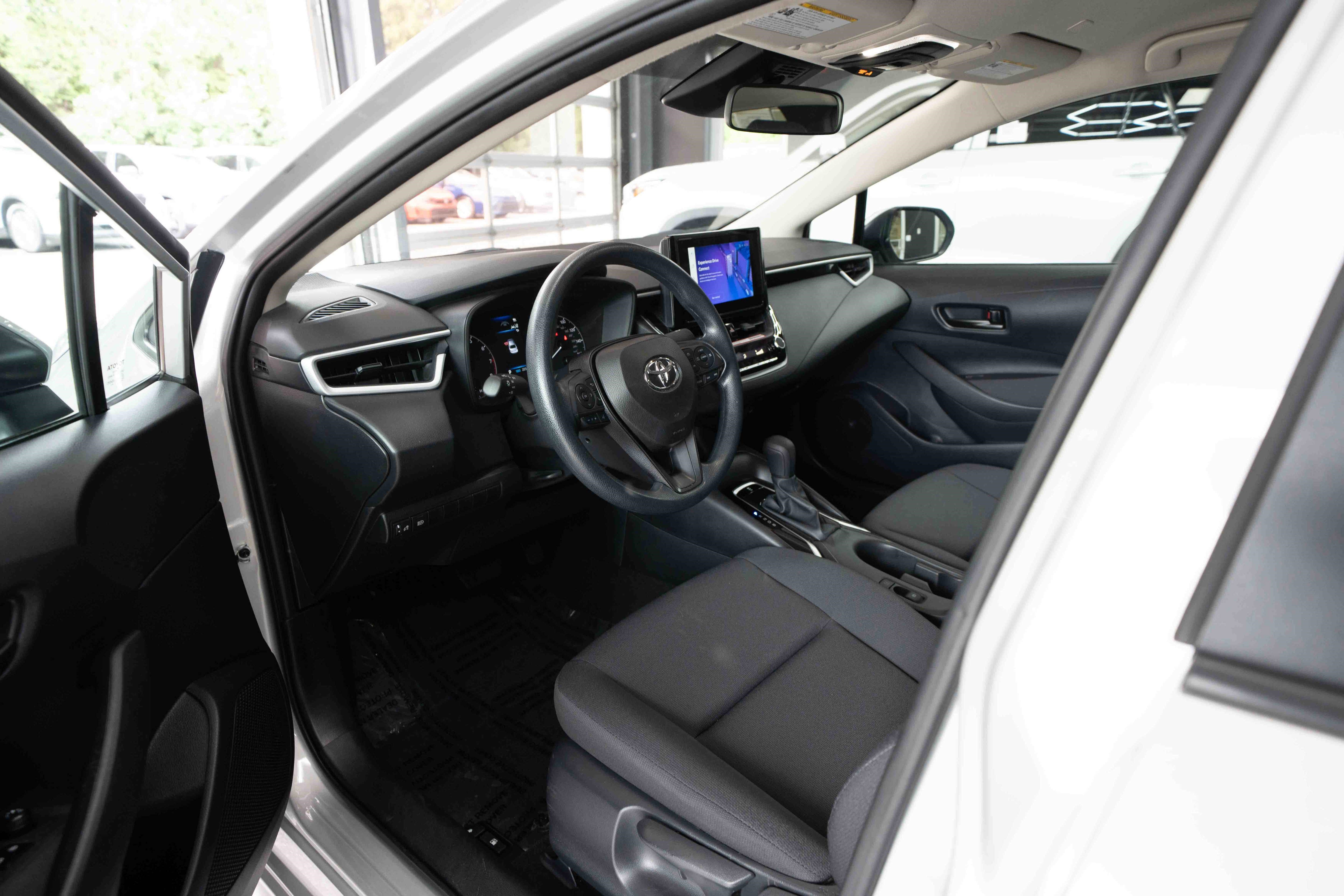Used 2025 Toyota Corolla LE FWD image 8