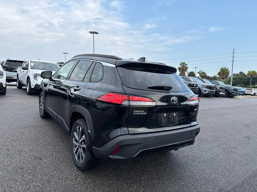 Used 2023 Toyota Corolla Cross XLE w/ Convenience Package FWD image 3