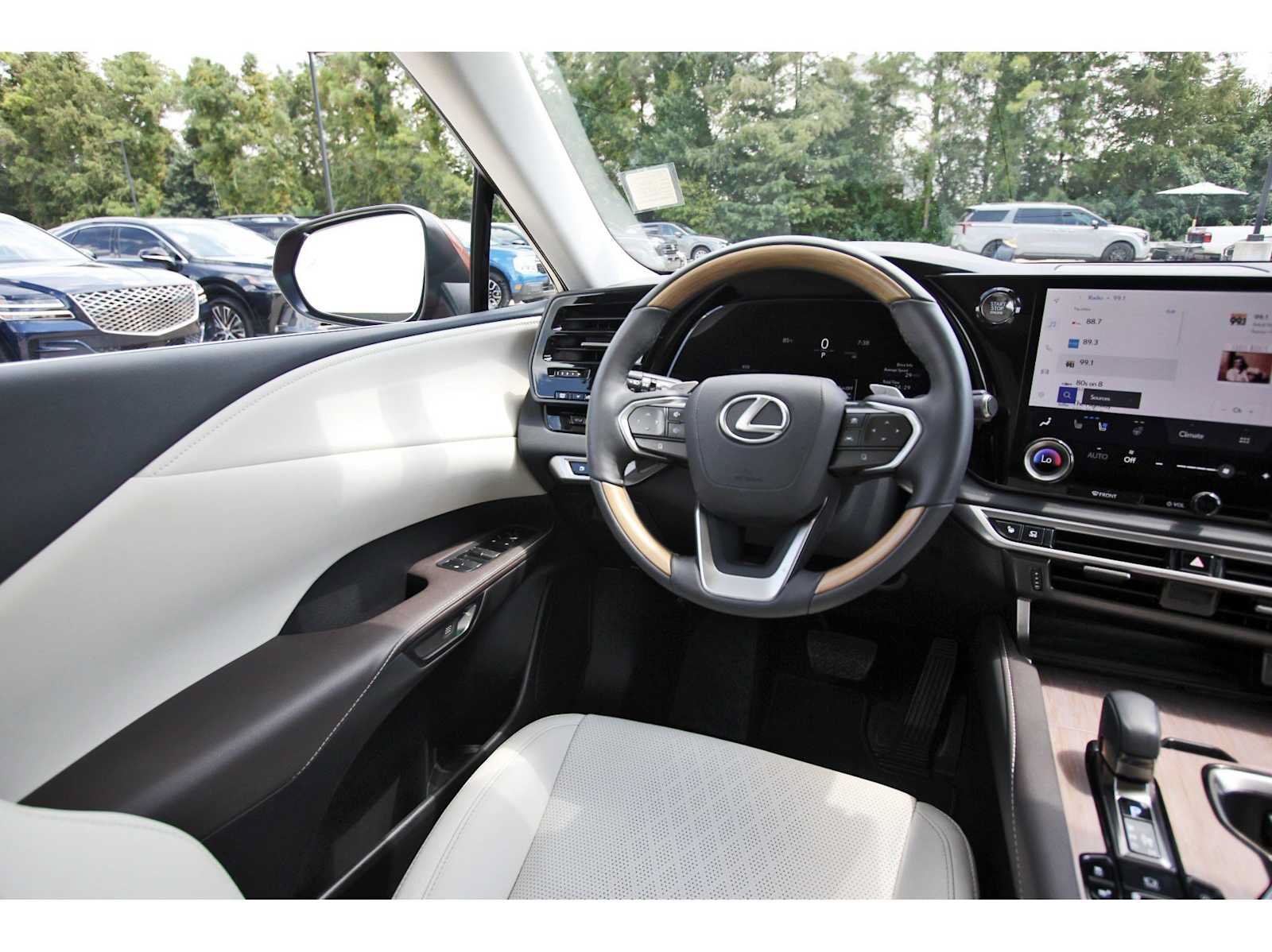 Used 2025 Lexus RX 350 Premium Plus w/ Convenience Package AWD/4WD image 6