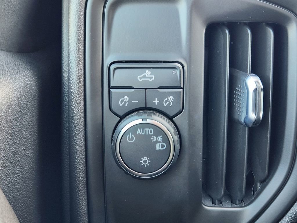 Certified 2023 Chevrolet Silverado 1500 Custom image 22