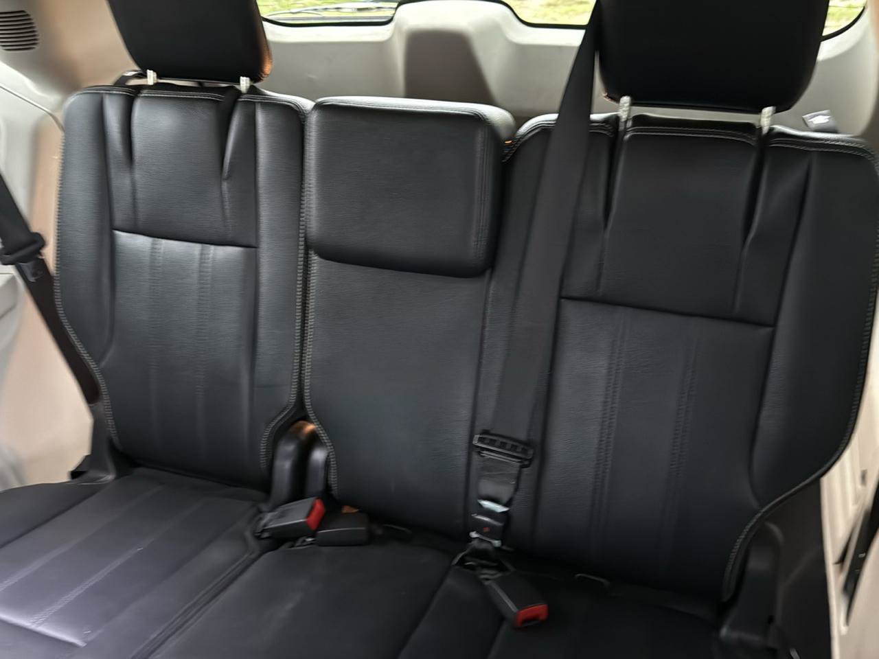 Used 2016 Chrysler Town & Country Touring w/ Driver Convenience Group FWD image 23