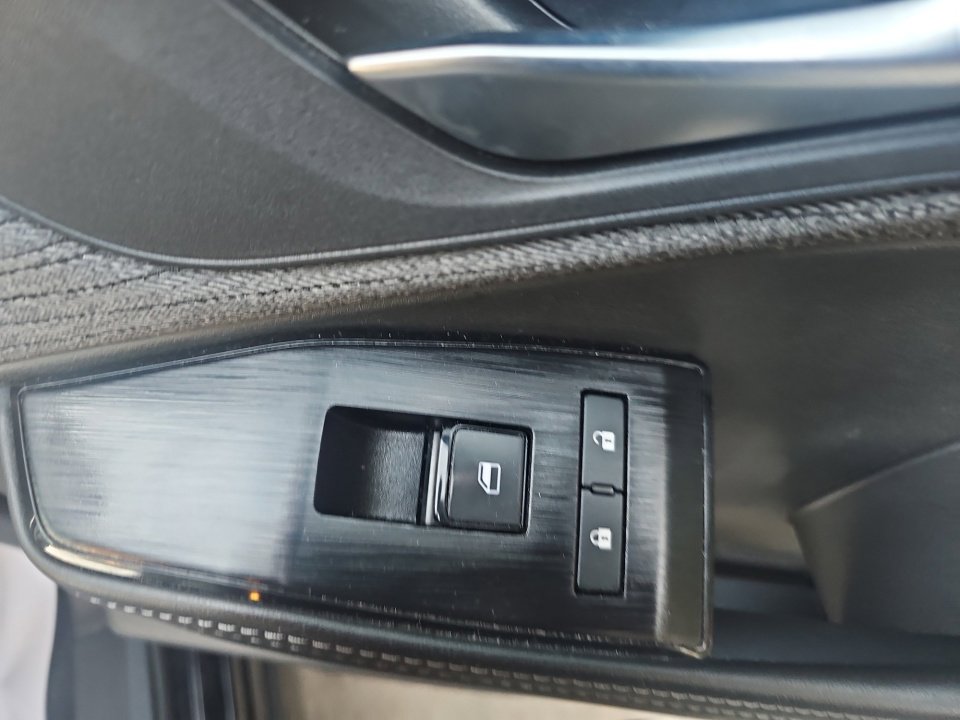 Used 2023 Nissan Rogue SV image 35