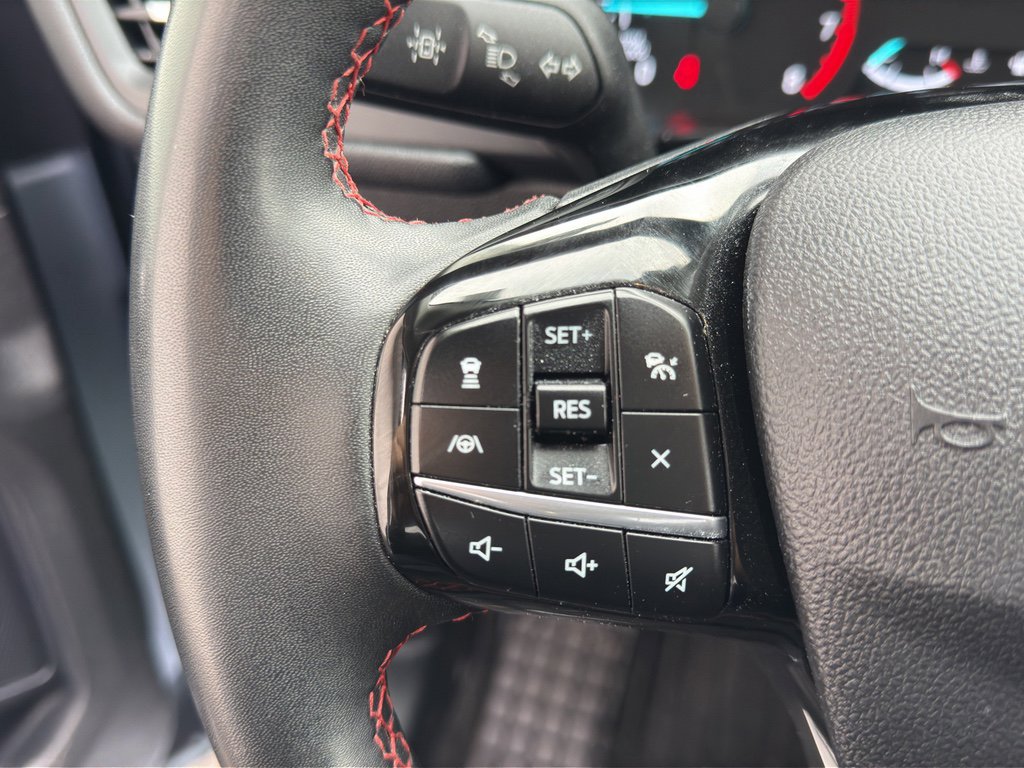 Used 2022 Ford Escape SEL w/ SEL Stealth AWD Package image 17