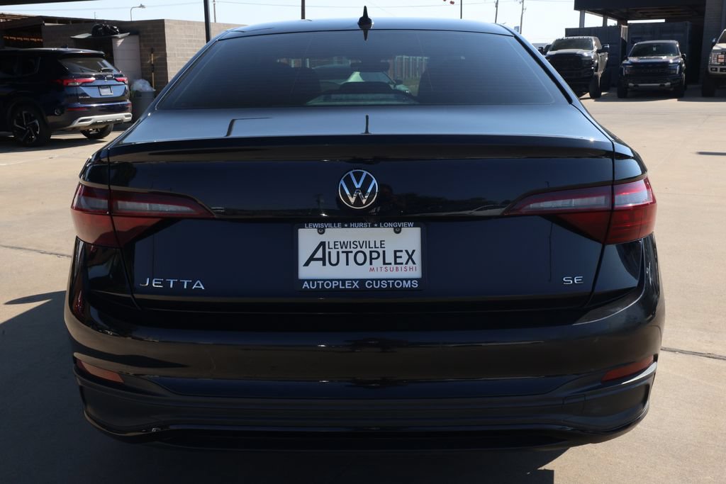 Used 2024 Volkswagen Jetta SE FWD image 6