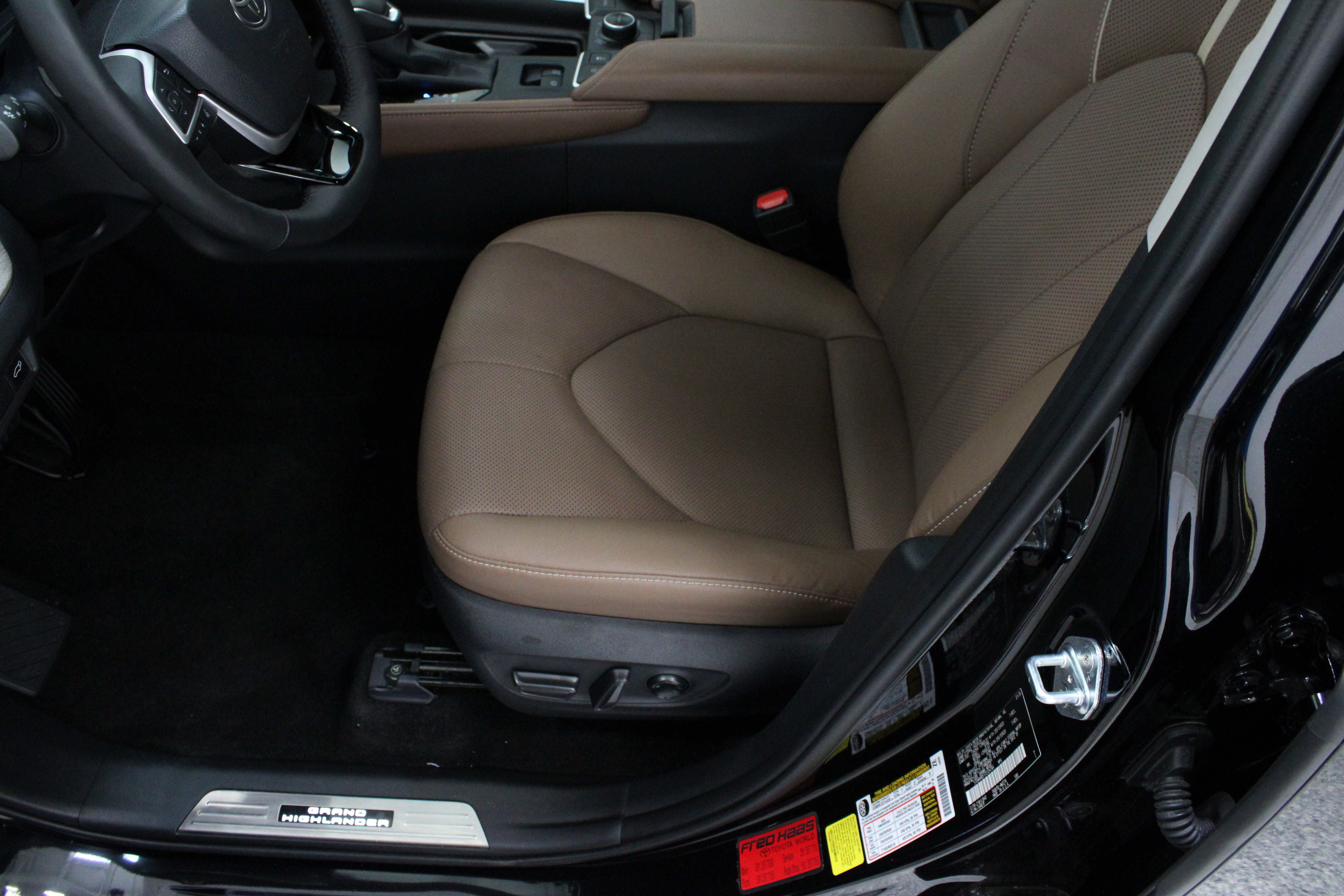Used 2026 Toyota Grand Highlander AWD image 15
