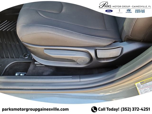 New 2025 Hyundai Elantra Blue FWD image 15