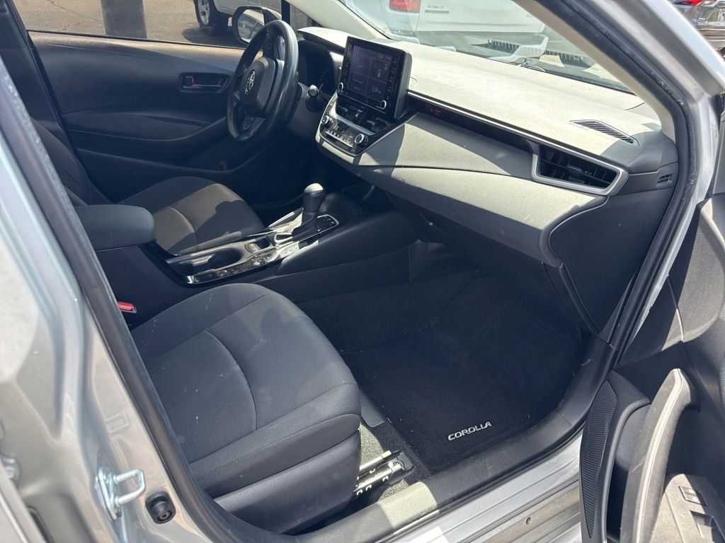Used 2022 Toyota Corolla LE image 6