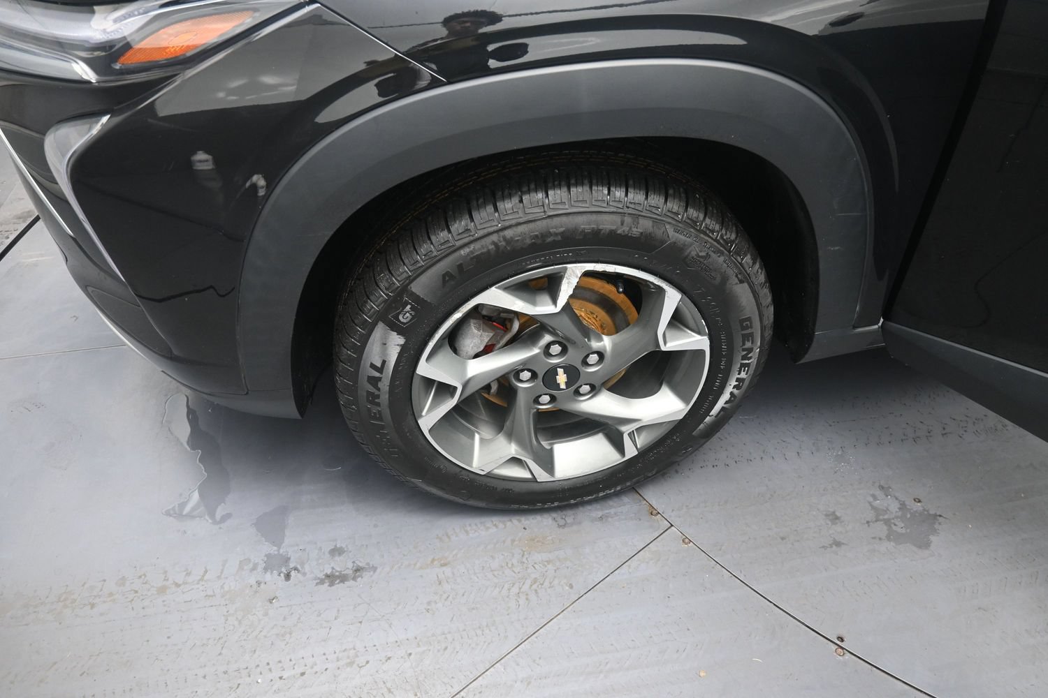 Used 2024 Chevrolet Trax LT FWD image 13