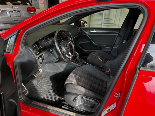 Used 2018 Volkswagen GTI S FWD image 17