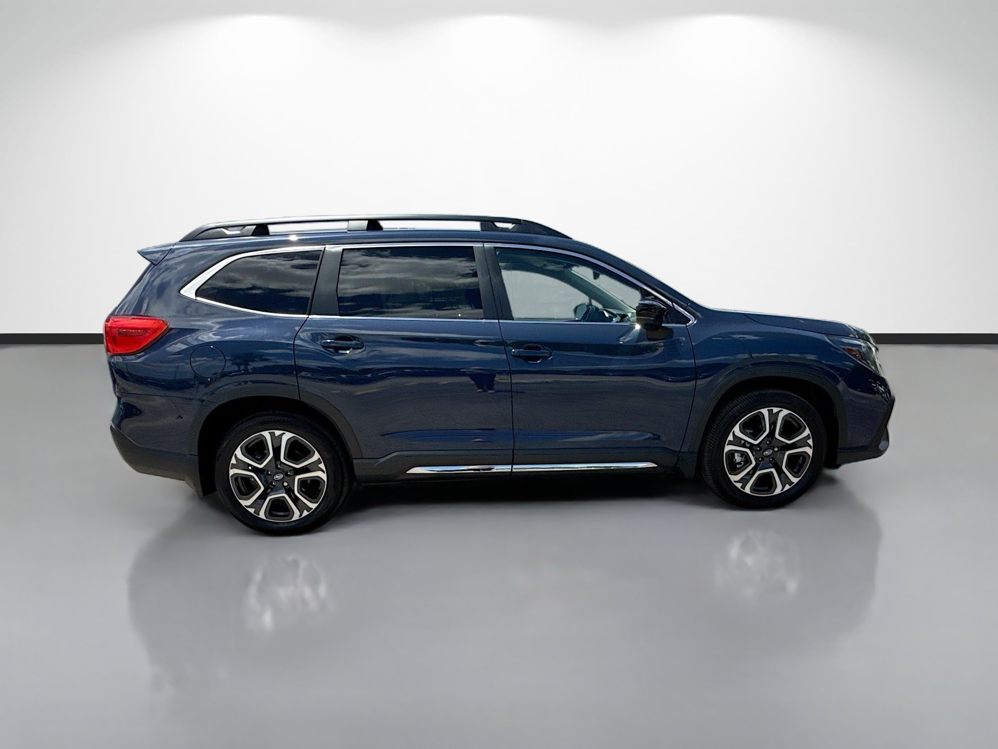 Certified 2024 Subaru Ascent Limited AWD/4WD image 2