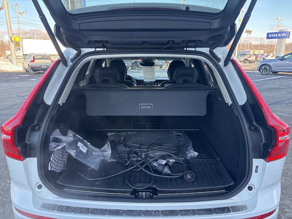 Certified 2024 Volvo XC60 T8 Ultimate w/ Protection Package Premier image 50