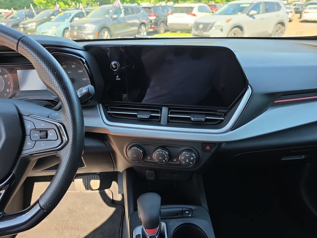 Used 2024 Chevrolet Trax RS FWD image 16