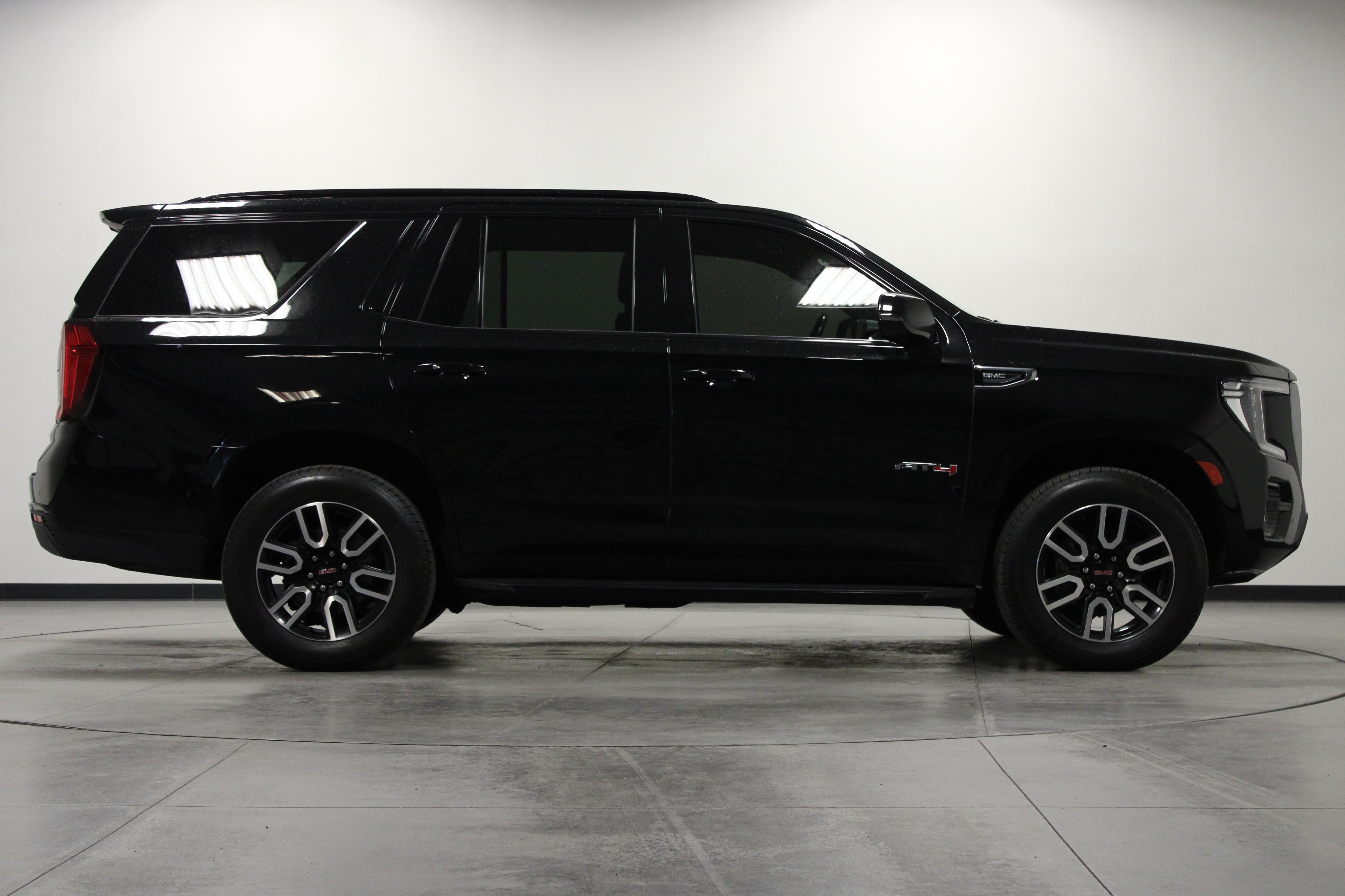 Used 2023 GMC Yukon AT4 AWD/4WD image 3