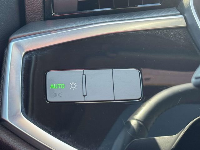 Used 2019 Audi Q3 2.0T Premium w/ Convenience Package AWD/4WD image 22