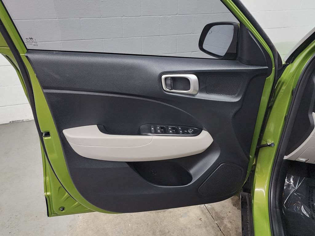 Used 2023 Hyundai Venue SEL w/ Cargo Package FWD image 9