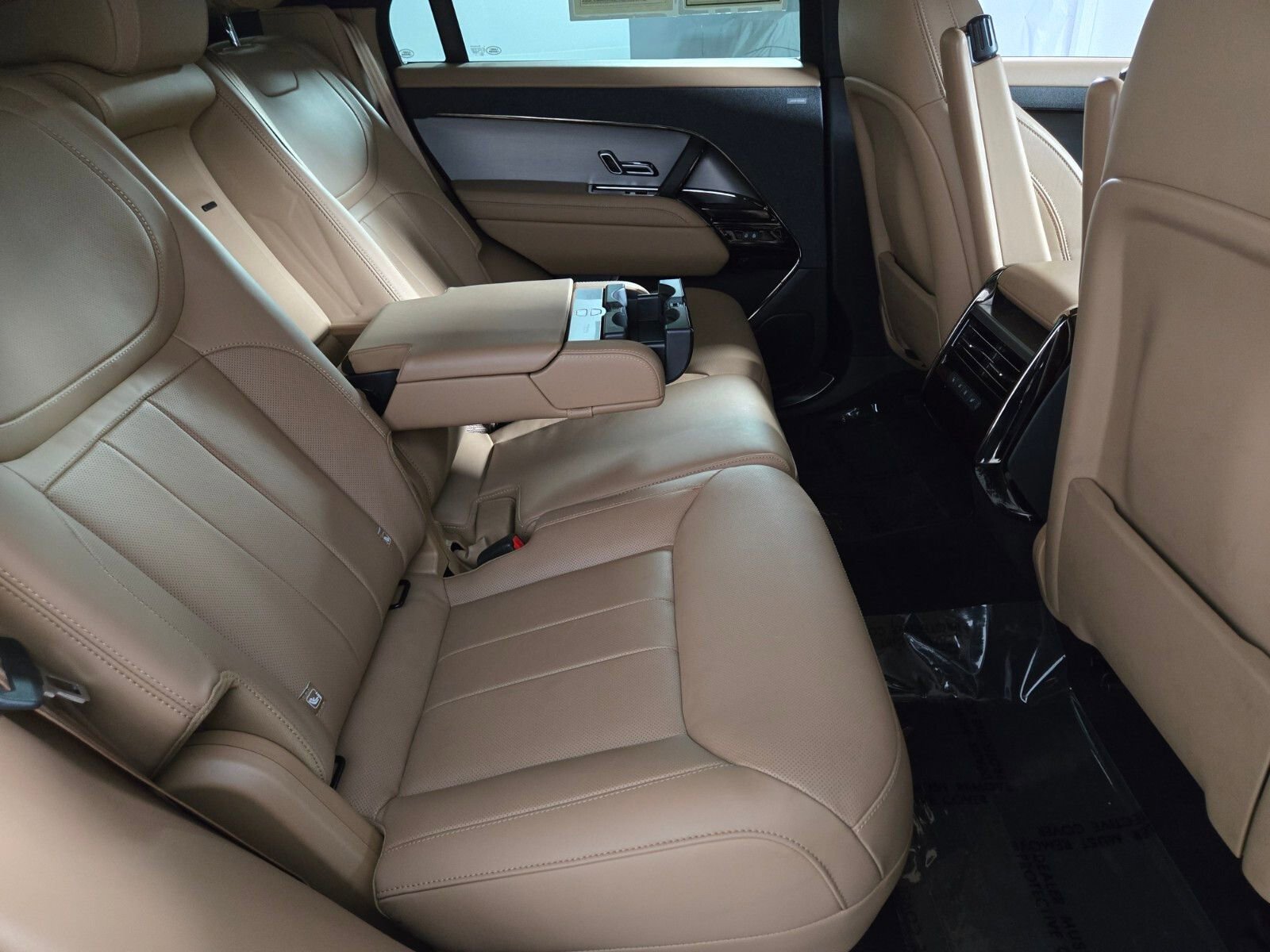 Used 2025 Land Rover Range Rover Sport SE image 18