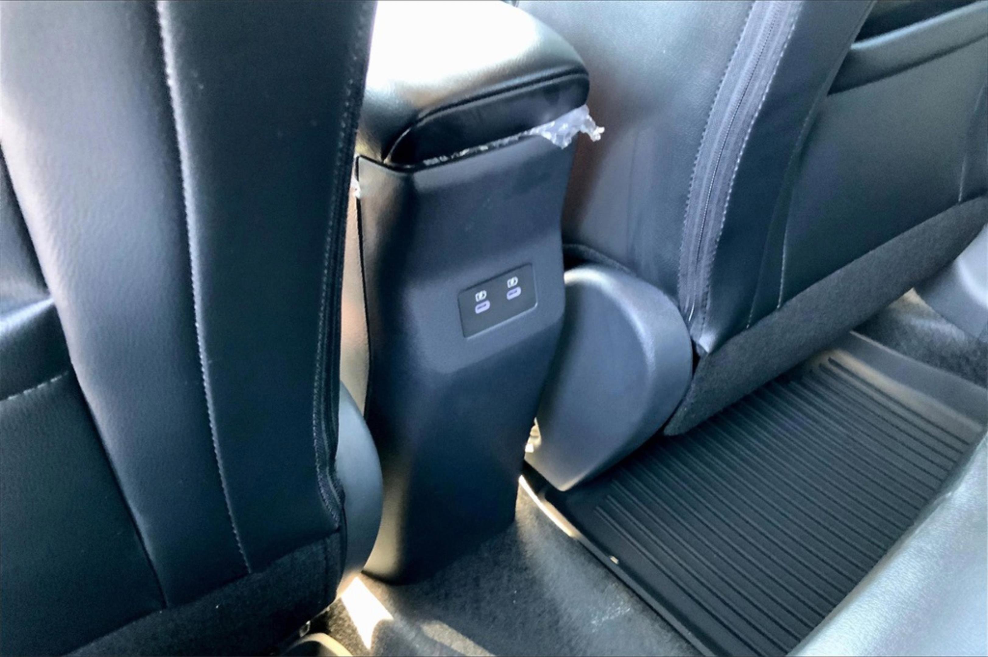 New 2025 Nissan Kicks SR image 13