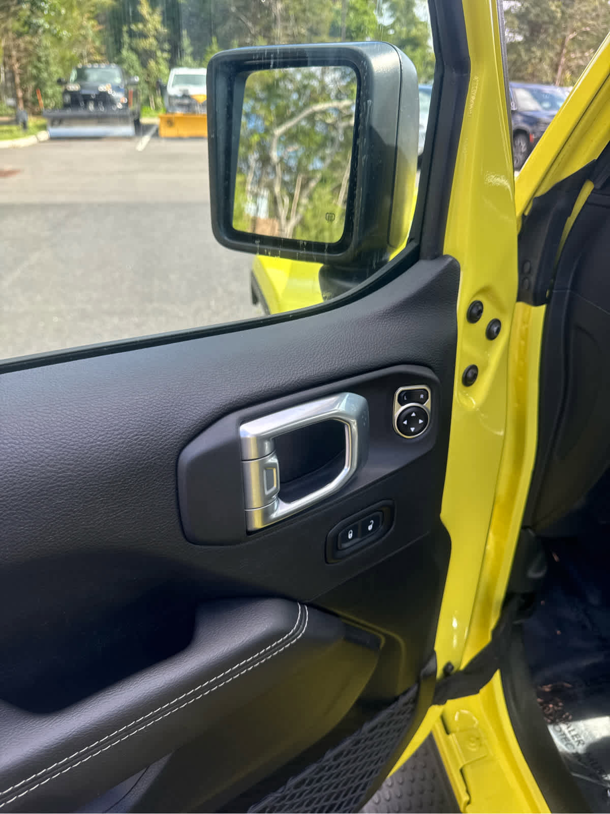 Certified 2023 Jeep Wrangler Sahara w/ Cold Weather Group image 16