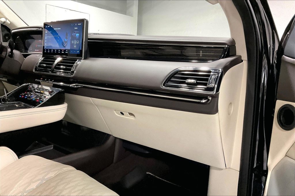 Used 2024 Lincoln Navigator Black Label AWD/4WD image 19