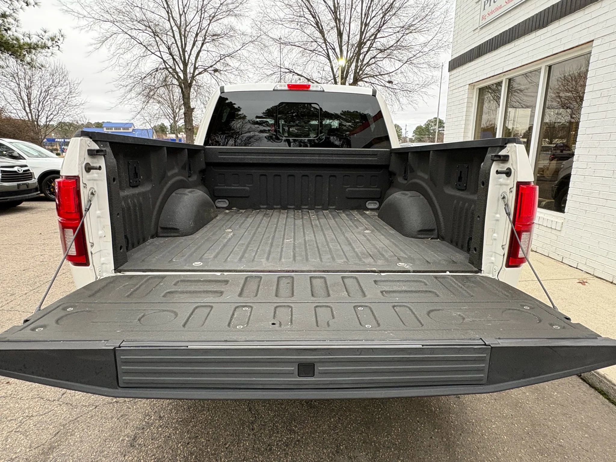 Used 2018 Ford F150 Lariat w/ Equipment Group 502A Luxury image 21