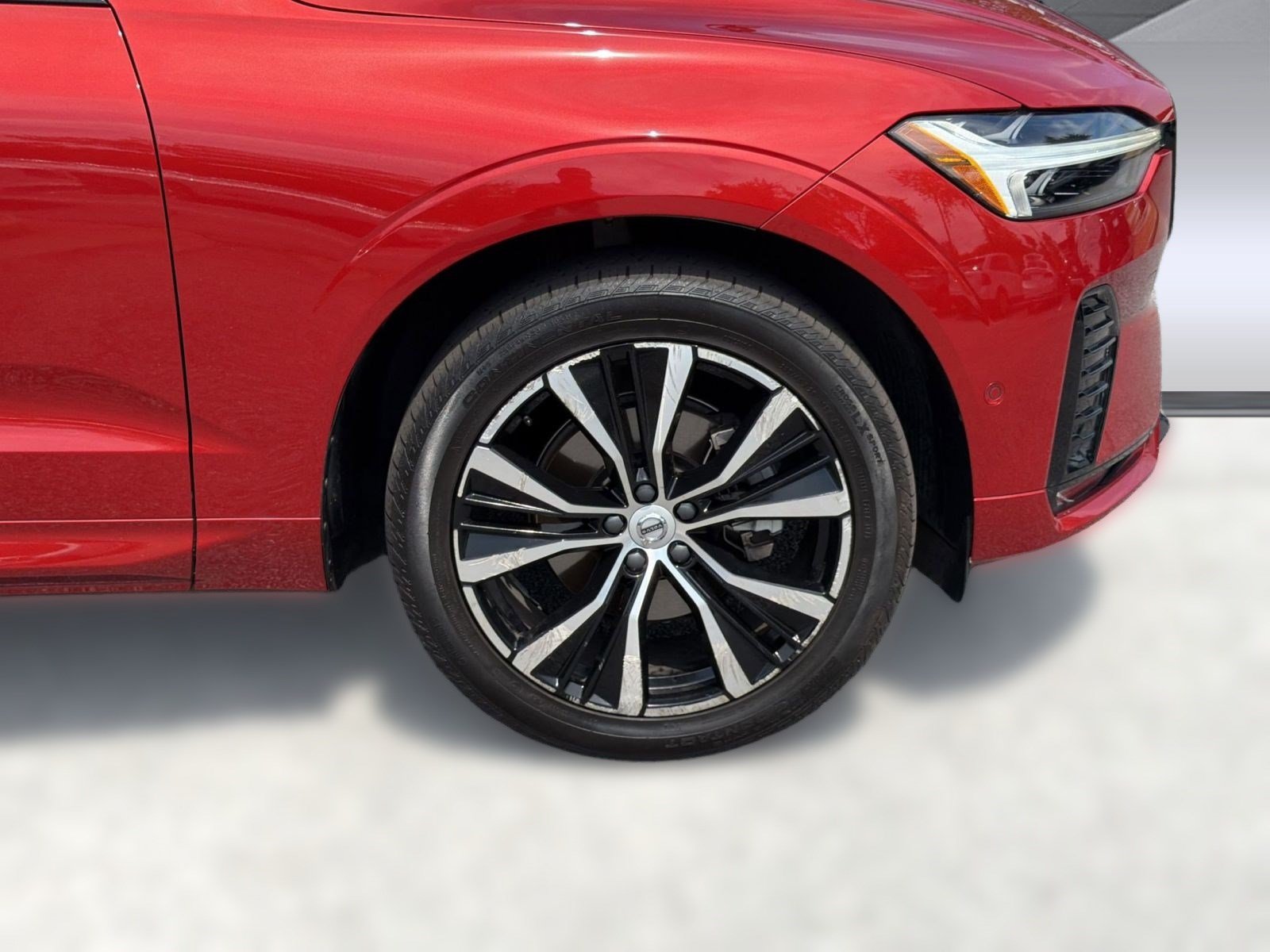 Certified 2024 Volvo XC60 B5 Plus w/ Protection Package Premier AWD/4WD image 12