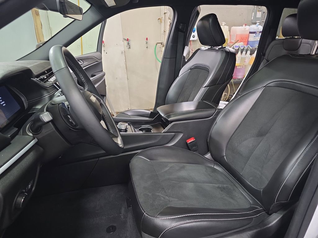 Used 2025 Jeep Grand Cherokee Altitude image 13