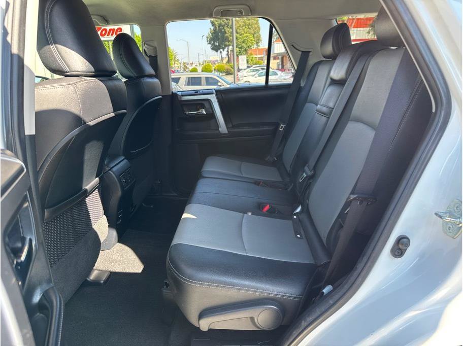 Used 2017 Toyota 4Runner SR5 Premium AWD/4WD image 18