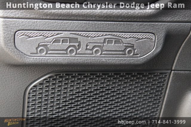 Used 2025 Jeep Gladiator Sport image 20