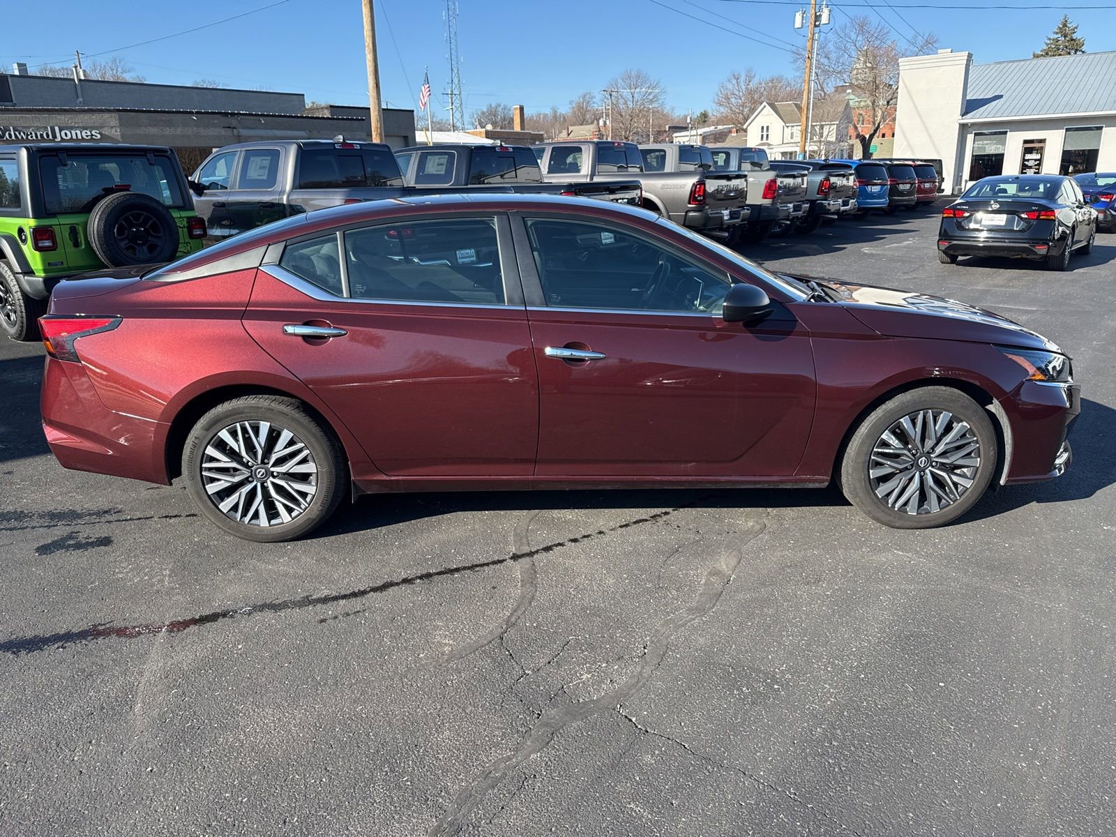 Used 2024 Nissan Altima 2.5 SV image 8