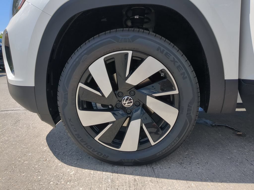 New 2026 Volkswagen Atlas Cross Sport SE FWD image 32