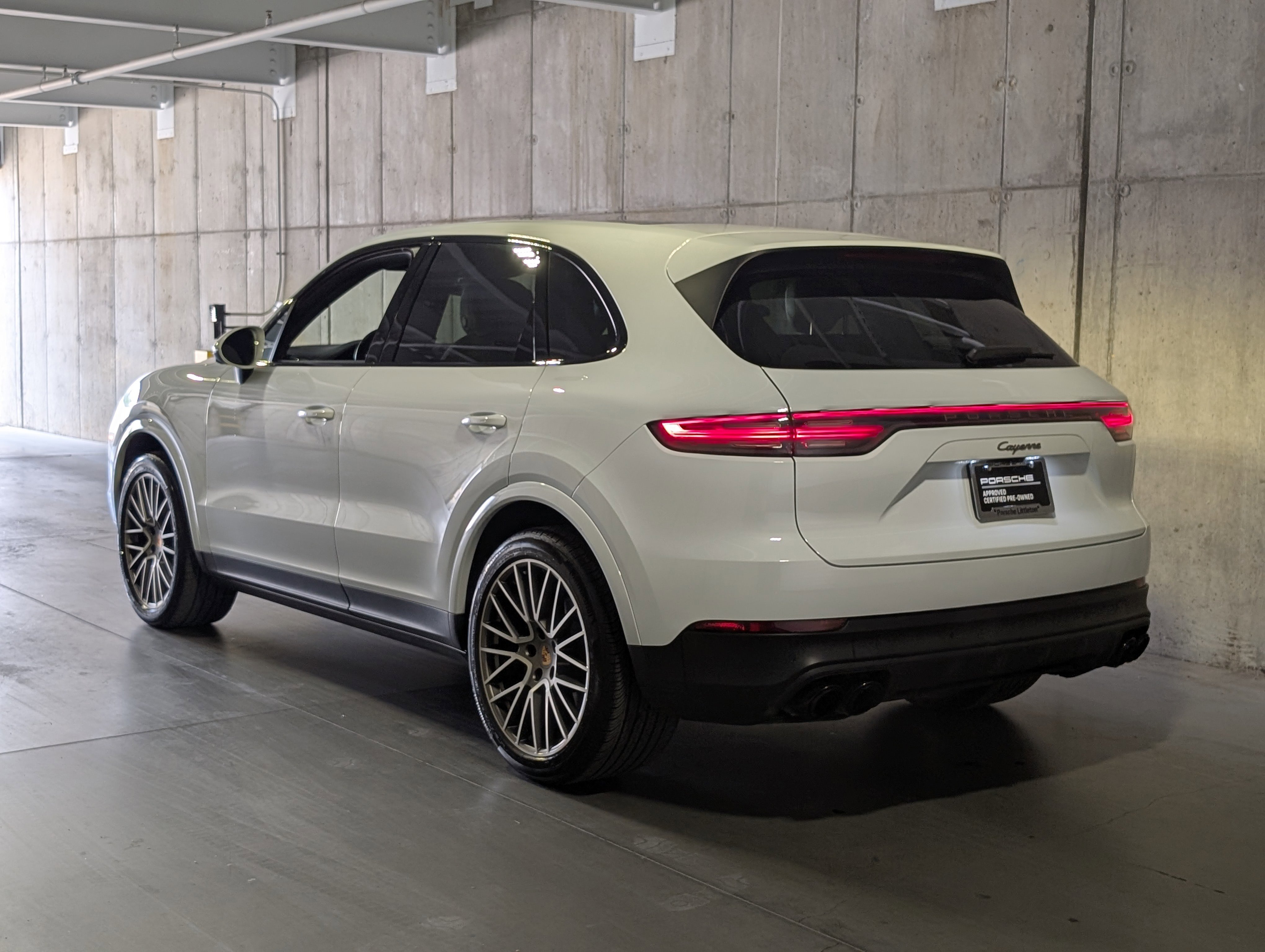 Certified 2023 Porsche Cayenne Platinum Edition AWD/4WD image 3