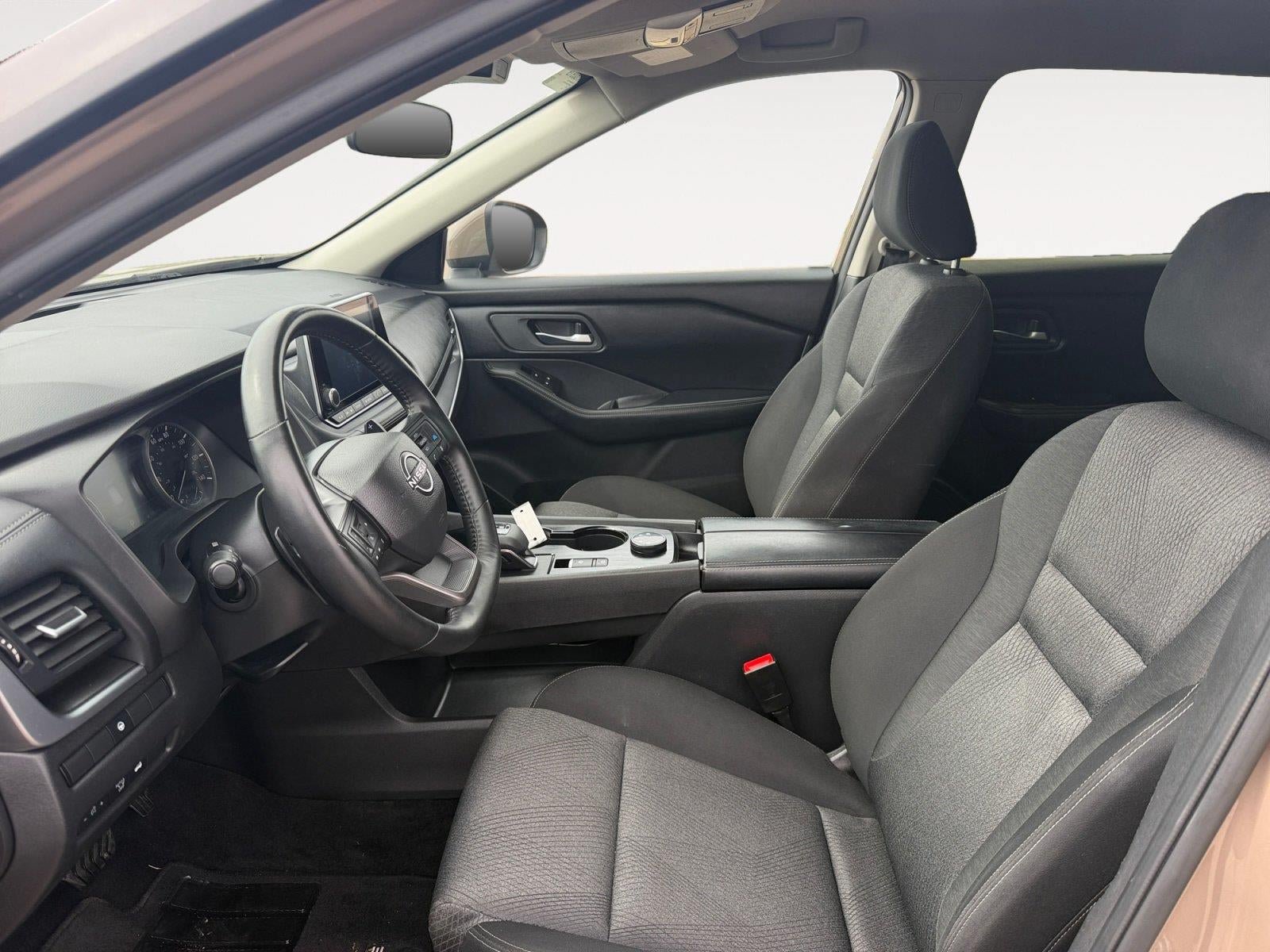 Used 2025 Nissan Rogue SV AWD/4WD image 9