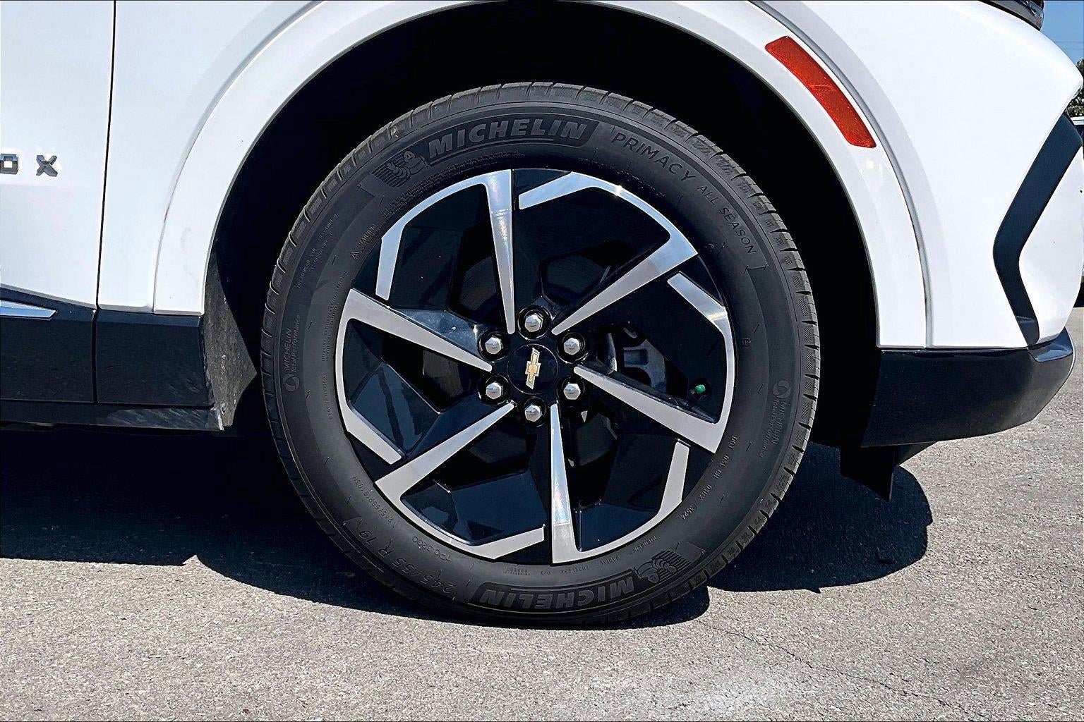 Used 2025 Chevrolet Equinox EV LT w/ Convenience Package FWD image 9