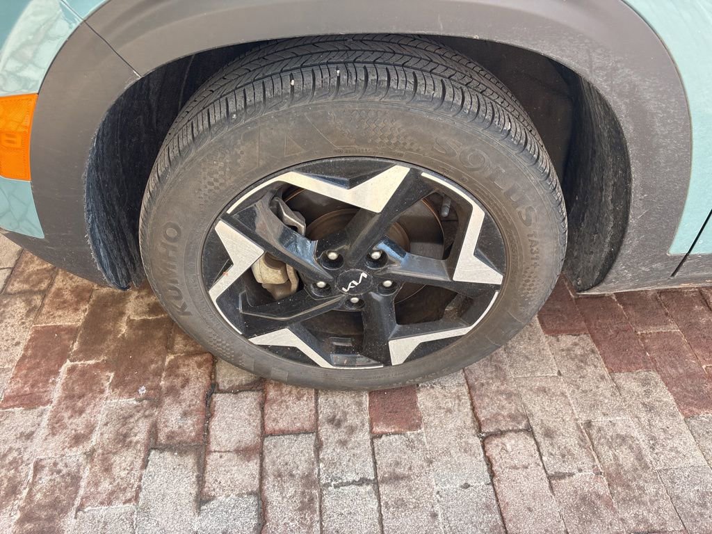 Certified 2024 Kia Seltos EX image 9