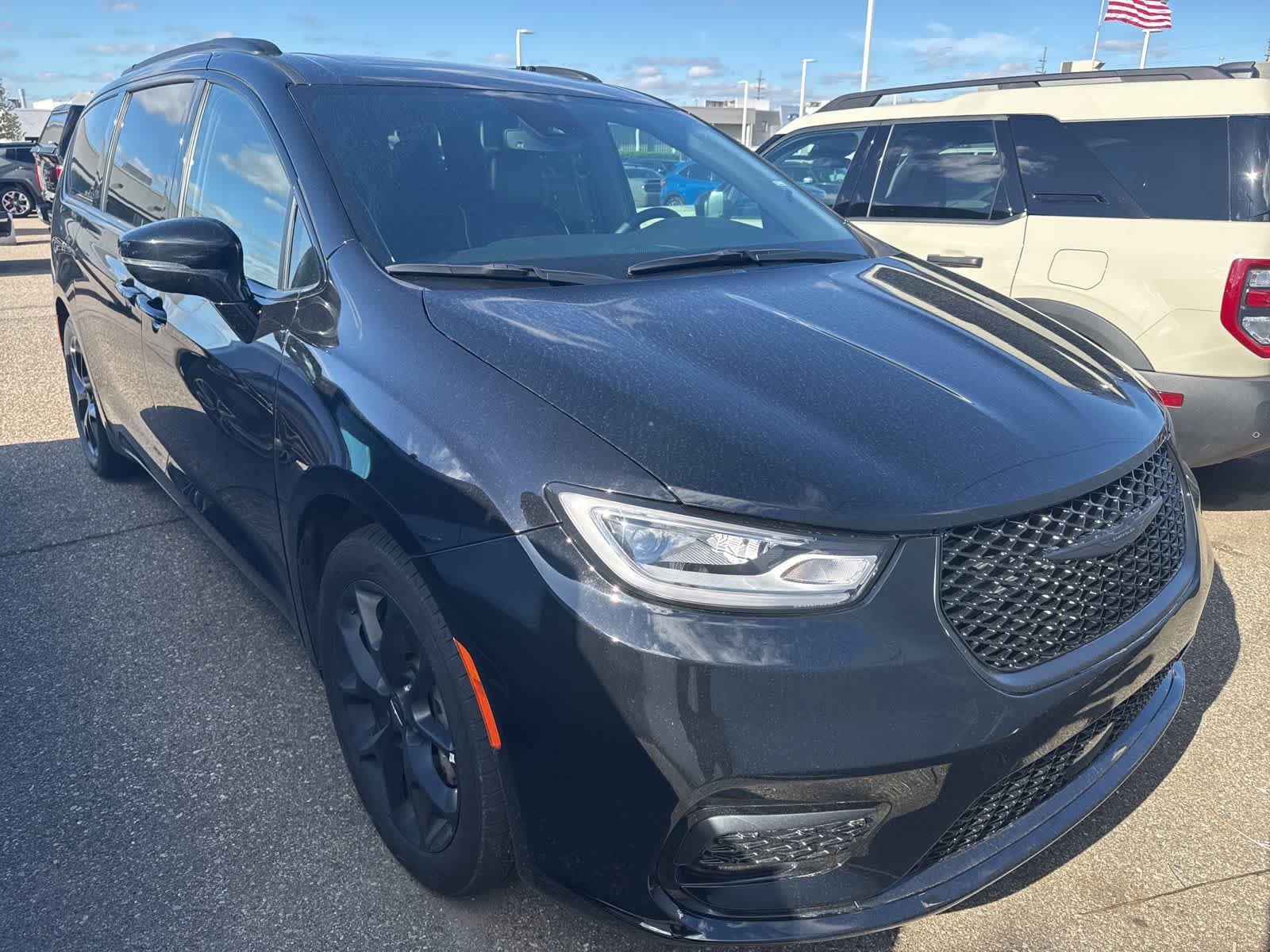 Used 2025 Chrysler Pacifica Limited FWD image 7